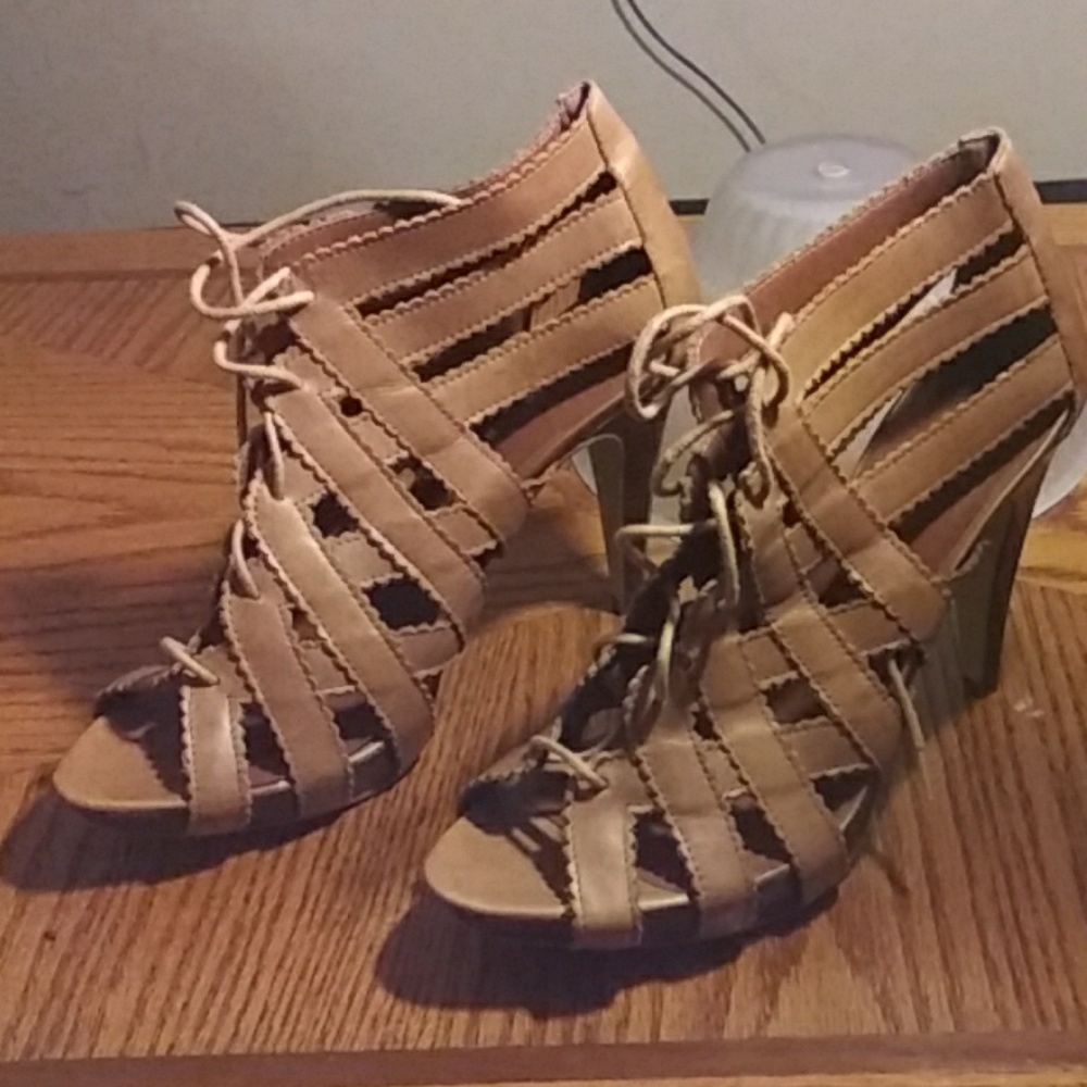 Shoes - Picture 1 of 4